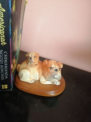 Sujeta libros estantería, de porcelana y madera.