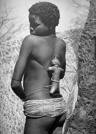 Muñeca MOSSI de Burkina forrada cuero