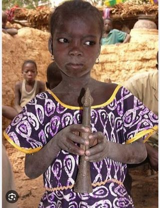 Muñeca MOSSI de Burkina forrada cuero