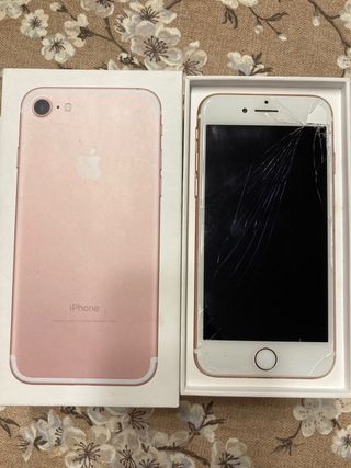 Apple iPhone 7 32 GB con pantalla rota y caja.
