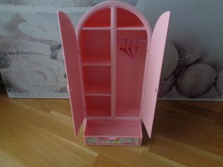 Barbie armario y televisión 2 en 1