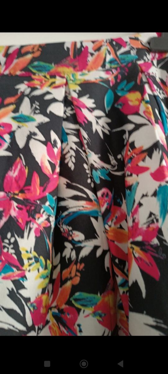 Preciosa falda mini multicolor