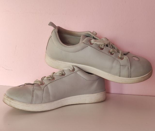 Zapatillas Deportiva Niña N"36 Color: Gris corazón