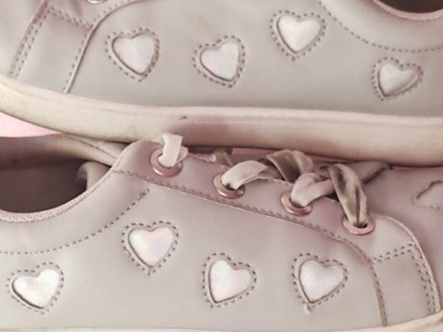 Zapatillas Deportiva Niña N"36 Color: Gris corazón