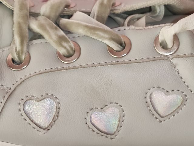 Zapatillas Deportiva Niña N"36 Color: Gris corazón