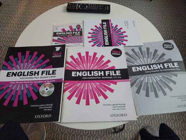 Libros ENGLISH FILE intermediate plus
