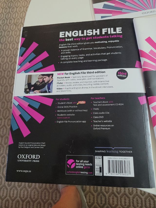 Libros ENGLISH FILE intermediate plus