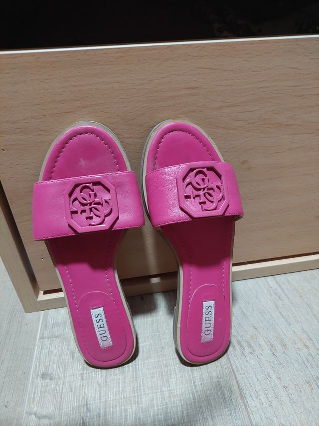 Sandalia rosa guess