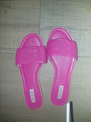 Sandalia rosa guess