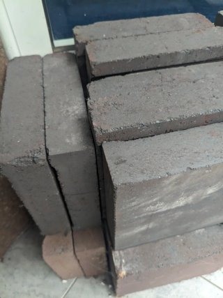 Ladrillos refractarios en buen estado