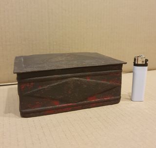 Antigua caja de hierro.