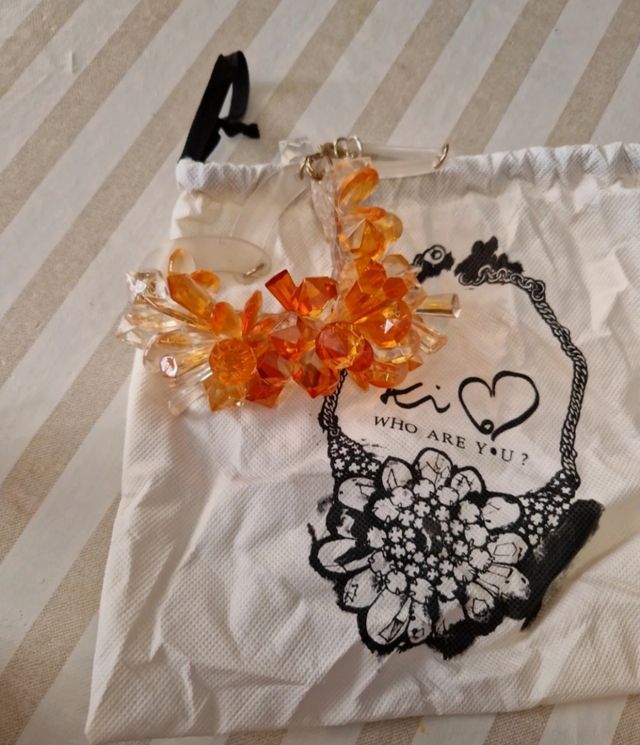 Collier "Chi 6? Who are you?"