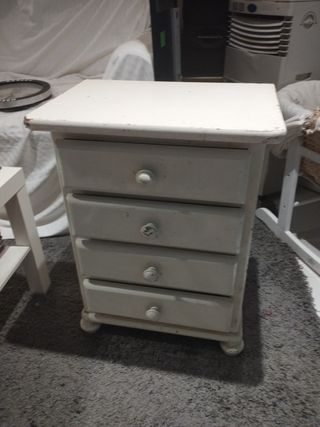 tavolo con gambe in metallo