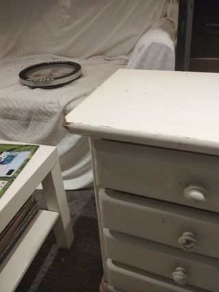 tavolo con gambe in metallo