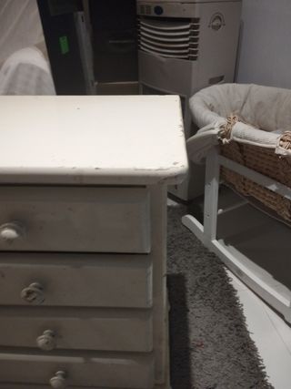 tavolo con gambe in metallo