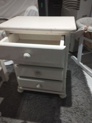 tavolo con gambe in metallo