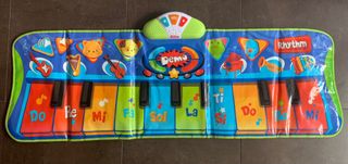 Alfombra piano infantil