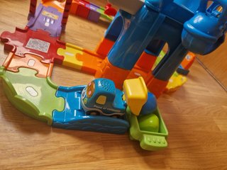 Circuito de coches - Grúa Vtech interactiva