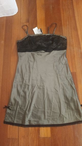 bata y camisón de raso sin estrenar 