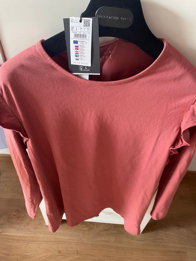 camiseta bugambilla con volante