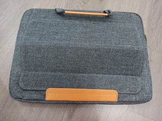 Maletin para portatil sin estrenar. Es acolchado