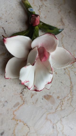 fiore in ceramica Capodimonte