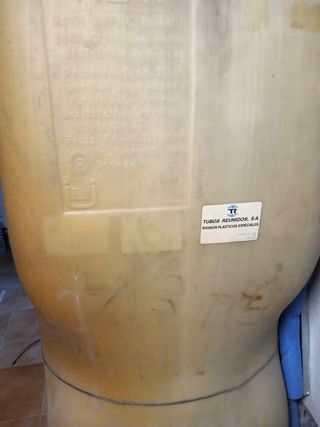 se vende caldera de gasoil ferroli y depósito.