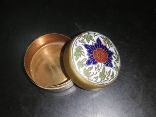 ENVIO! ANTIGUO PASTILLERO DE INDIA BRONCE PINTADO.