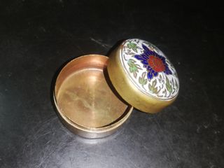 ENVIO! ANTIGUO PASTILLERO DE INDIA BRONCE PINTADO.