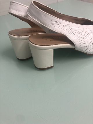 zapatos de vestir blancos