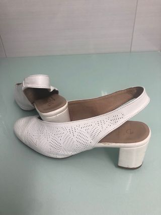 zapatos de vestir blancos