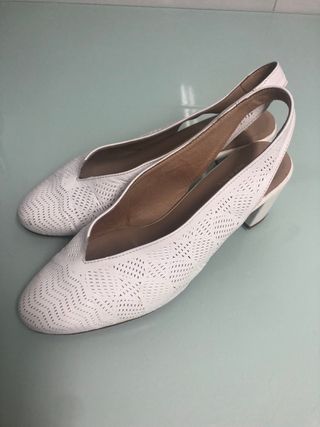 zapatos de vestir blancos
