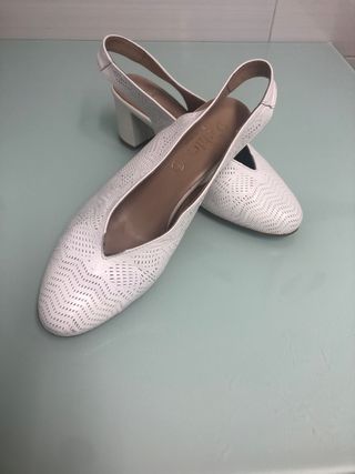 zapatos de vestir blancos