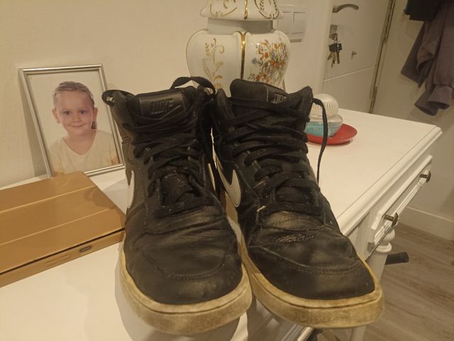 Nike ebernon mid negras