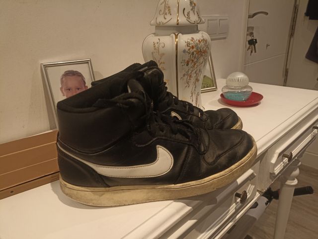 Nike ebernon mid negras
