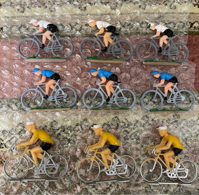 Lotto 9 ciclisti in miniatura di Cofalu