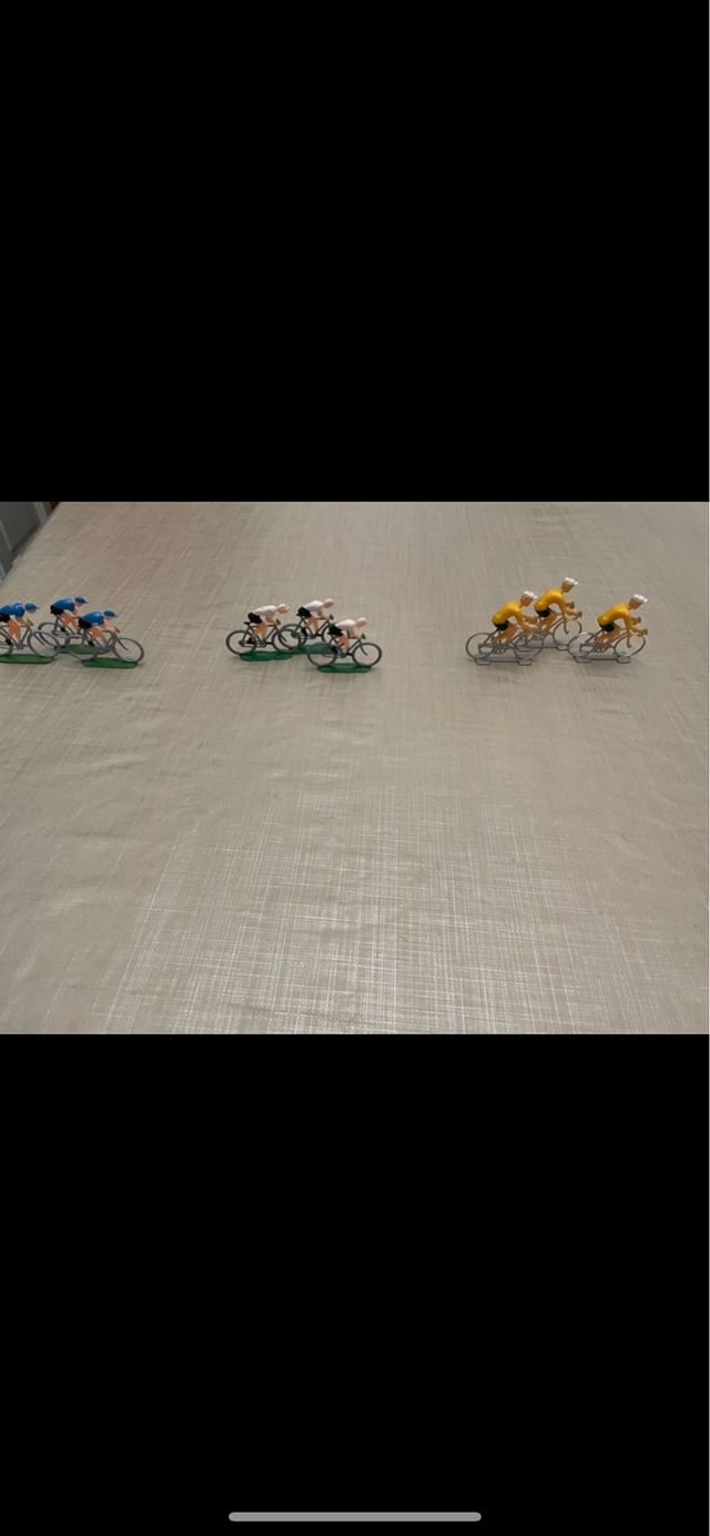 Lotto 9 ciclisti in miniatura di Cofalu