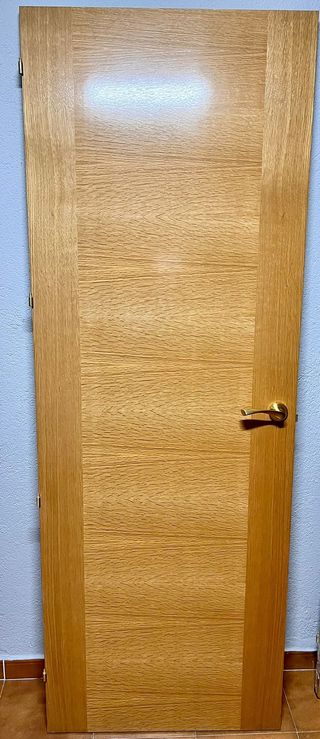 PUERTAS DE MADERA MACIZA. BUEN ESTADO