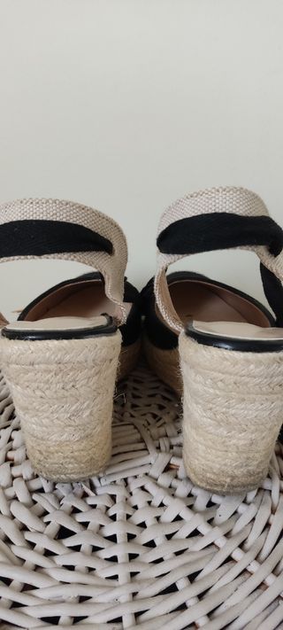 Alpargatas cuña plataforma negras 