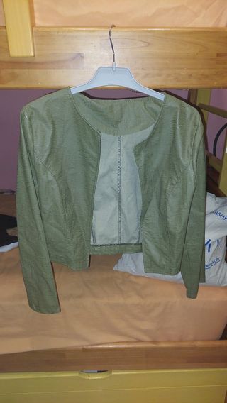 Chaqueta efecto cuero verde