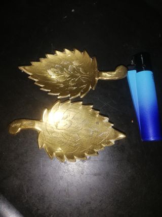 ENVIO! LOTE 2 PIEZAS DE BRONCE DE INDIA, GRABADAS.