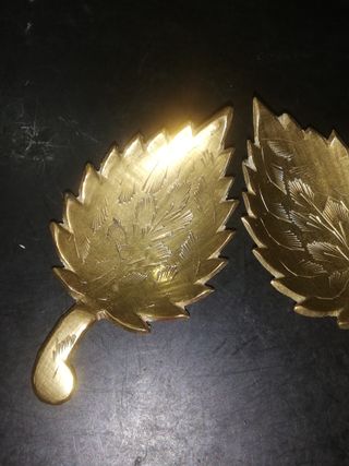 ENVIO! LOTE 2 PIEZAS DE BRONCE DE INDIA, GRABADAS.