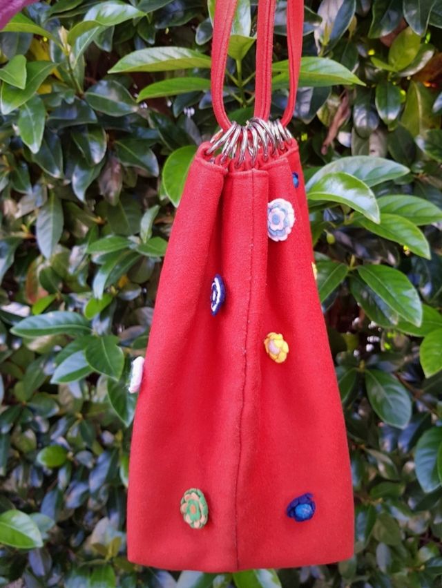 Borsa in pannolenci con fiorellini appli