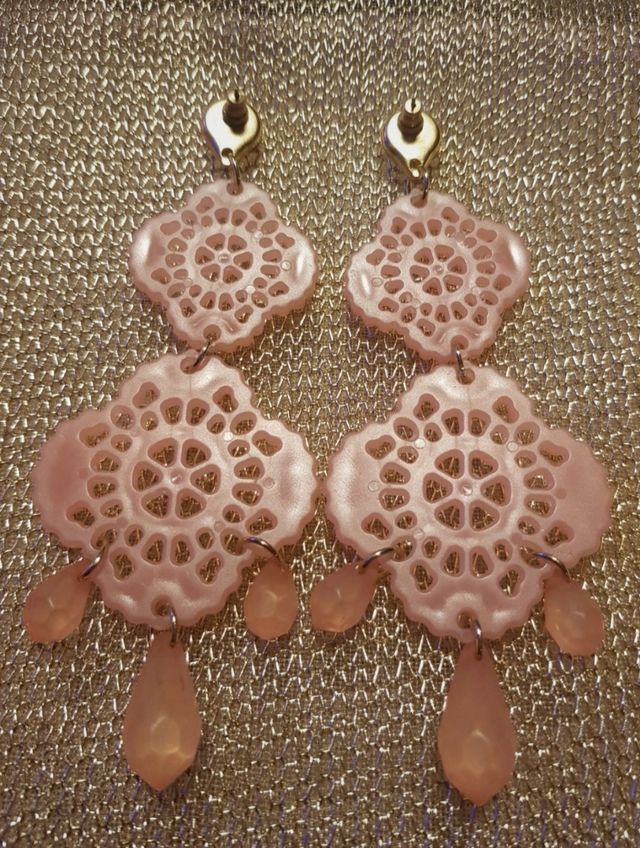 Orecchini lunghi rosa