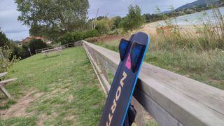 tabla kitesurf con fijaciones.