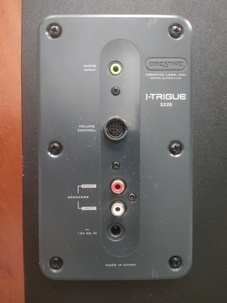 Altavoces Creative 2.1