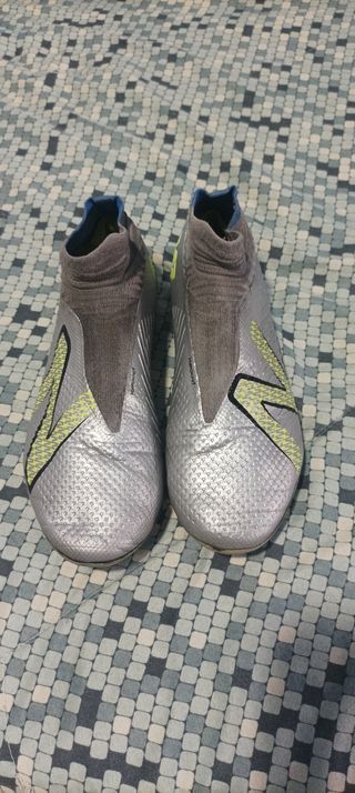 Botas fútbol alta gama New Balance Tekela
