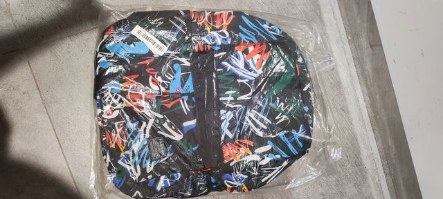 Mochila escolar NUEVA con USB