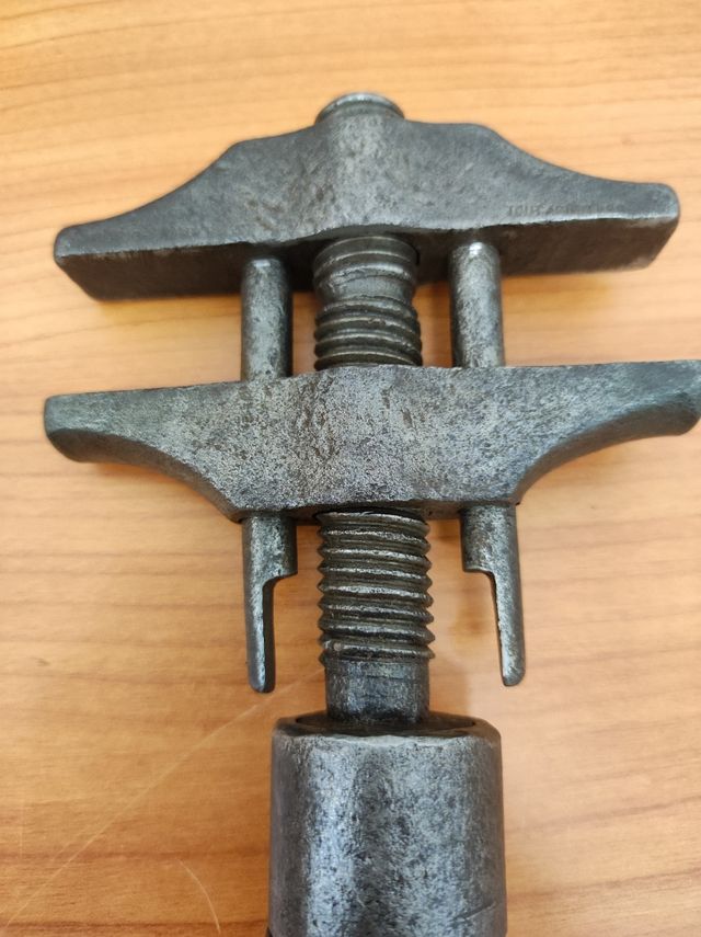 Llave inglesa antigua