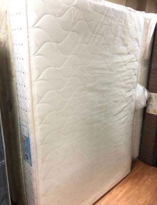 **LIQUIDACION COLCHONES Y SOMIERES SEMINUEVOS**
